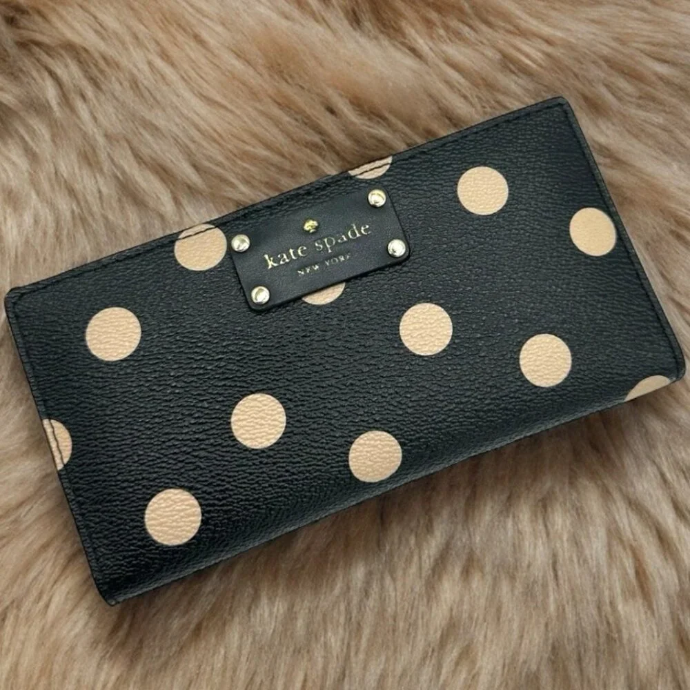 💰SALE💰 Kate Spade Leather Polka Dot Slim Snap Bifold Wallet Black/Light Beige - Picture 1 of 14